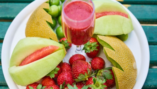 Smoothies et Jus Détox Maison : 4 Recettes avec des Fruits Marocains de Saison